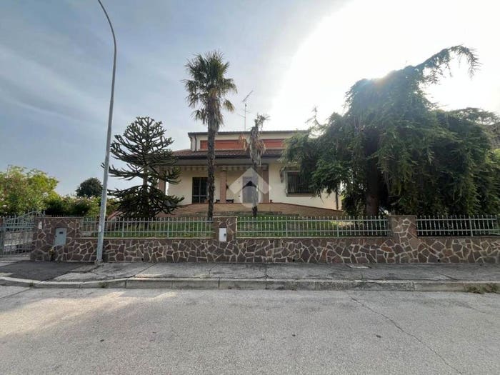 Casa con 6 locali in vendita in Via Don Giovanni Bosco, Centro, Codigoro