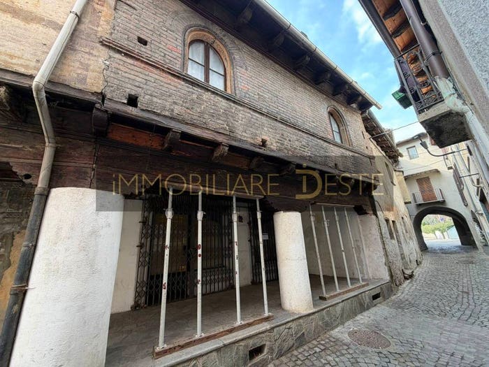 Casa quadrilocale in vendita in Via Carlo Trattenero, Centro, Bussoleno