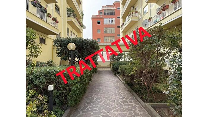 Appartamento trilocale in vendita in Via Tessalonica, Roma