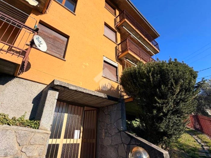 Appartamento trilocale in vendita in Via per esino, Centro, Perledo