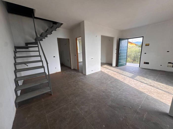 Casa quadrilocale in vendita in Via Brigate Partigiane, Piano Di Follo, Follo