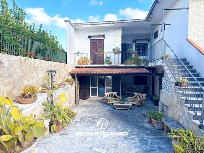 Casa quadrilocale in vendita in Via Lido Gandoli, Leporano Marina, Leporano