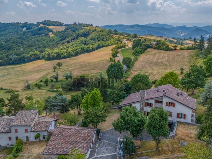 Casa con 6 locali in vendita in LOCALITA' RONCAGLIO CADRAZZOLE, Canossa