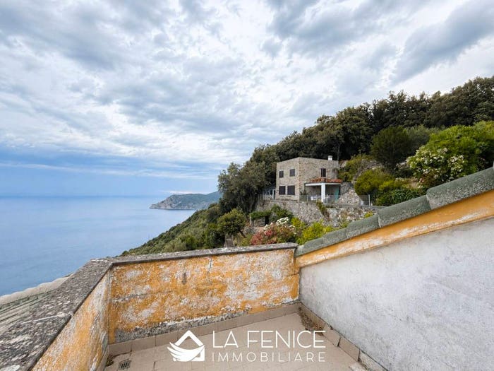 Appartamento quadrilocale in vendita in Località San Bernardino, Vernazza