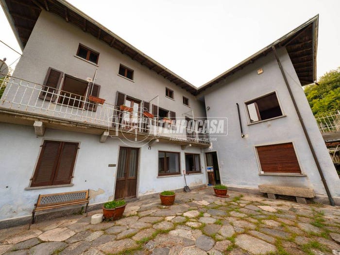 Appartamento con 6 locali in vendita in Via Alla Parrocchia Ghevio, Ghevio, Meina
