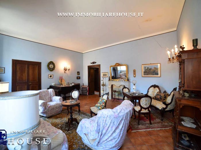 Appartamento con 6 locali in vendita in Corso Camillo Benso di Cavour, Bolsena