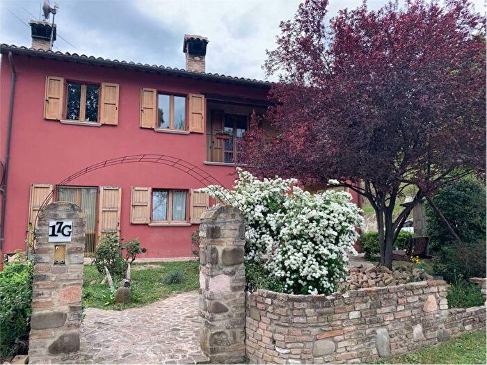 Casa con 6 locali in vendita in Ca' Lozzo, Fermignano
