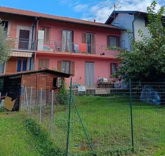 Appartamento quadrilocale in vendita in Via Cavour, Centro, Brebbia