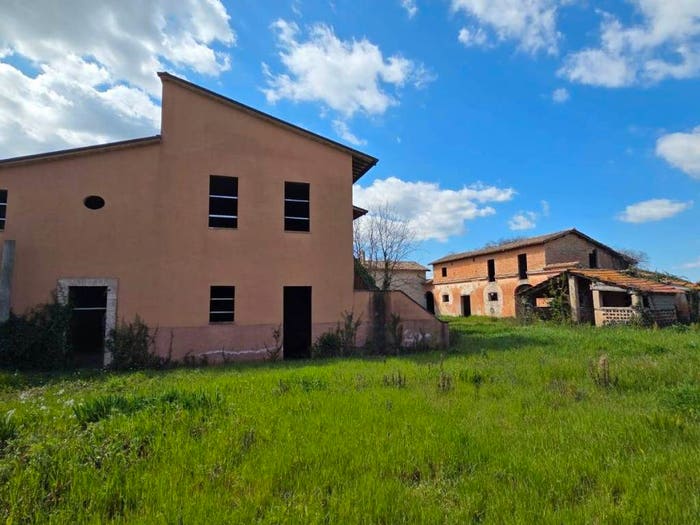 Casa con 6 locali in vendita in SANTO PIETRO, Sanmagno Sterpete Corvia, Foligno