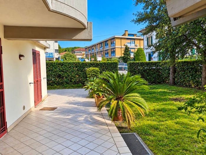 Appartamento con 5 locali in vendita in Via Sardegna, MontecatiniTerme