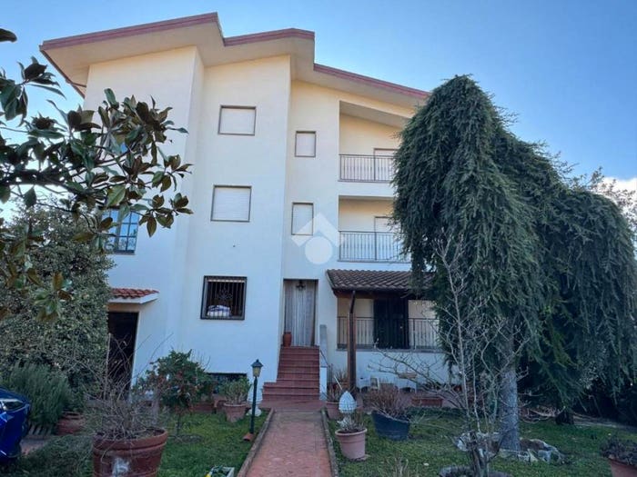 Casa con 6 locali in vendita in Via M A Colonna, Centro, Avezzano