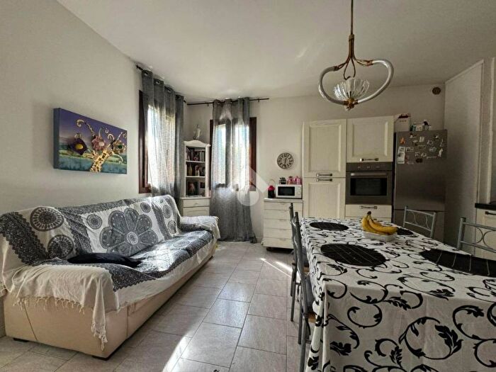 Appartamento trilocale in vendita in Via Giuseppe di Vittorio, Centro, Due Carrare