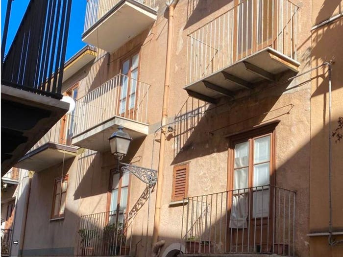 Casa con 6 locali in vendita in Via Livolsi, Castelbuono