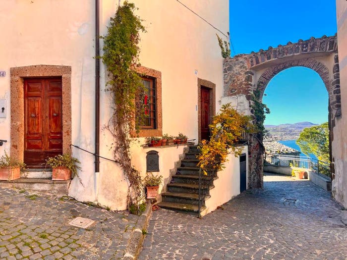 Appartamento quadrilocale in vendita in Capodimonte