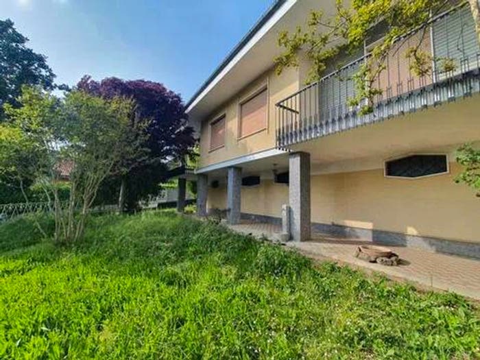 Casa con 6 locali in vendita in Monastero Bormida