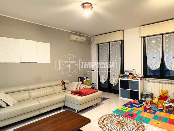 Appartamento trilocale in vendita in Via Rogerio da Sedriano, Centro, Sedriano