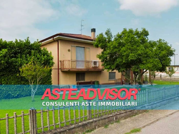 Casa con 6 locali in vendita in Località Soave Via Parini, Soave, Porto Mantovano