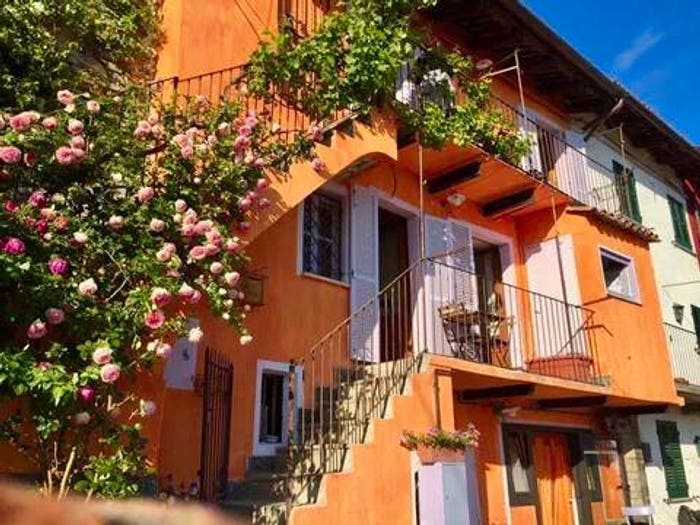 Casa con 6 locali in vendita in Costa Belvedere, Canelli