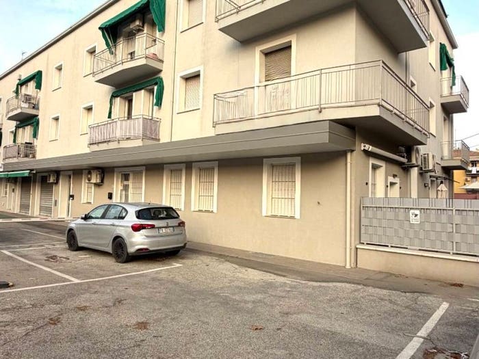 Appartamento quadrilocale in vendita in Via Genuzio Bentini, Corticella, Bologna