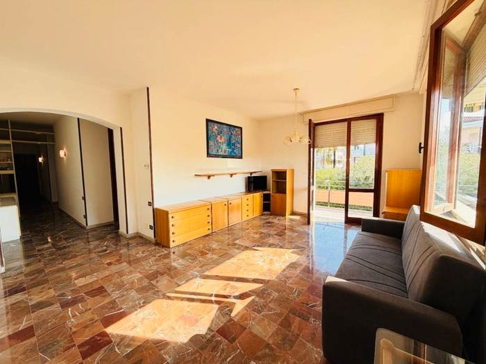 Appartamento quadrilocale in vendita in Via Lungobrugiano, Marina di Massa Centro, Massa