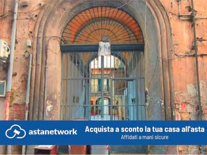 Appartamento bilocale in vendita in Vico Solitaria, Santa Lucia, Napoli
