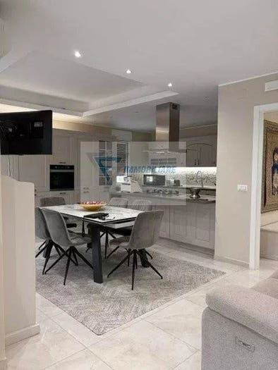 Appartamento con 6 locali in vendita in Via San Giovanni, Centro, Melilli