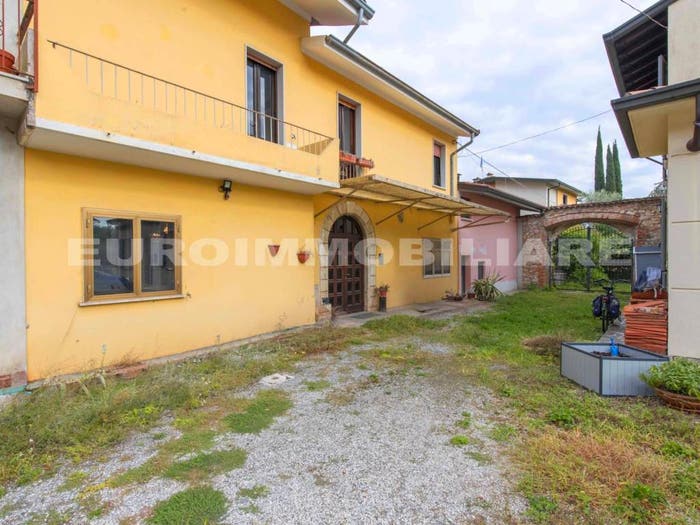 Casa quadrilocale in vendita in via Sant'Orsola, Sant'Eufemia Caionvico, Brescia