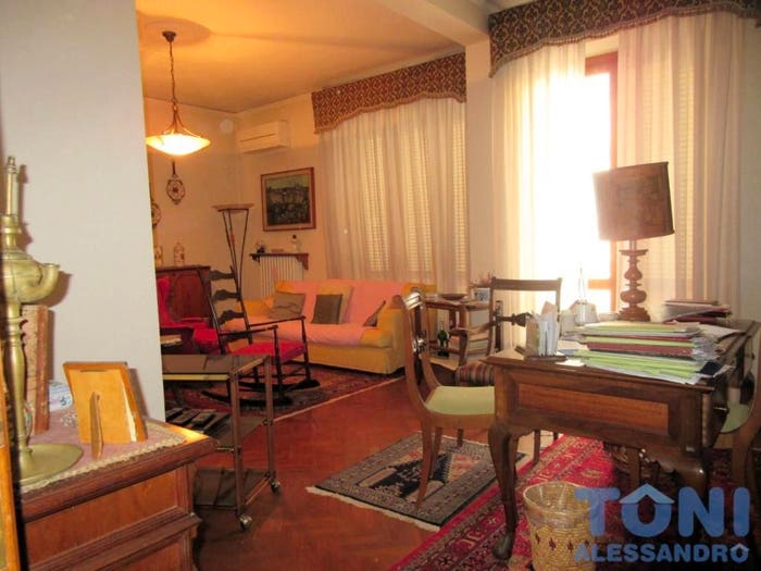 Appartamento con 6 locali in vendita in Masini XX Settembre, Empoli