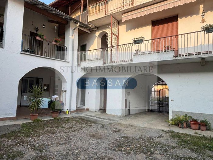 Appartamento trilocale in vendita in Cavour, Centro, Jerago con Orago