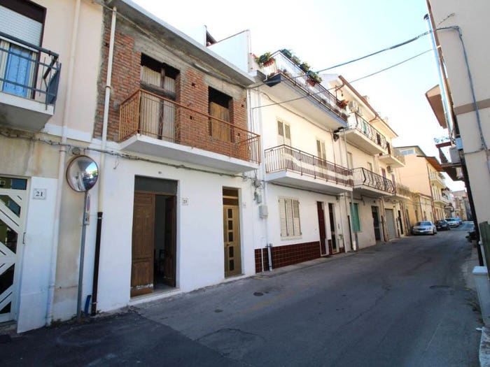 Casa con 6 locali in vendita in Vicolo Giacomo Medici, Centro, Barcellona Pozzo di Gotto
