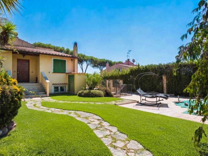 Casa con 6 locali in vendita in Viale Giappone, Le Rughe, Formello