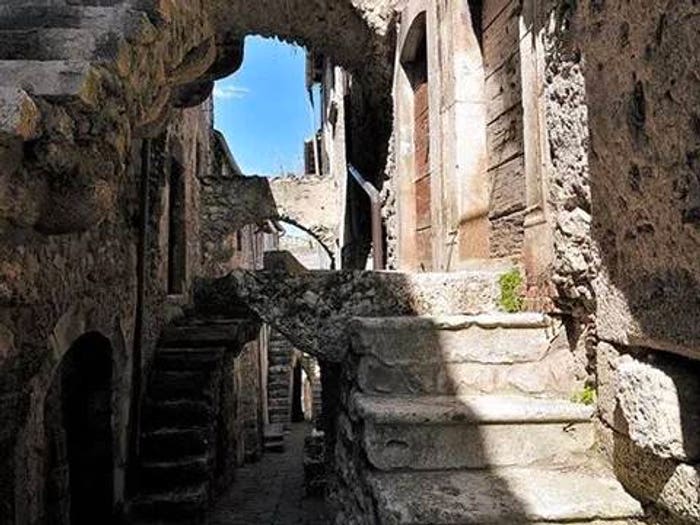 Appartamento trilocale in vendita in Via Del Forno, Castelvecchio Calvisio