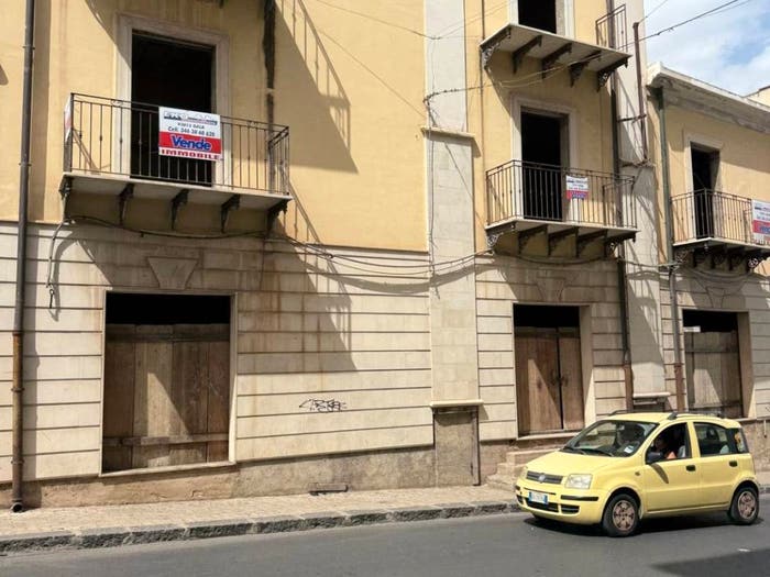 Casa con 5 locali in vendita in Via Giacomo Navarra Bresmes, Centro, Gela