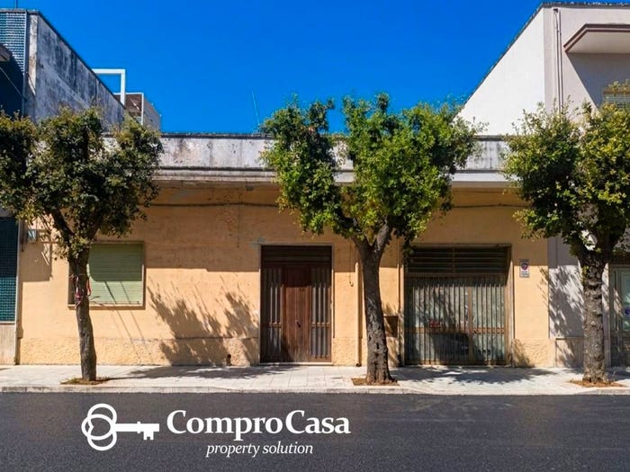Casa quadrilocale in vendita in Via Monteroni, Rudiae Casermette, Lecce