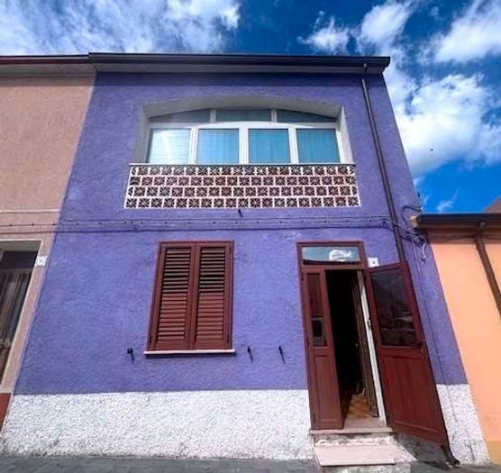 Casa con 6 locali in vendita in via Vittorio Emanuele, Bonnanaro