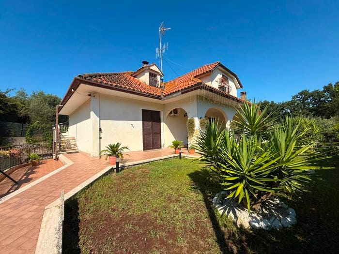 Casa con 6 locali in vendita in Via Amiata, Casalazzara Torre Bruna, Aprilia