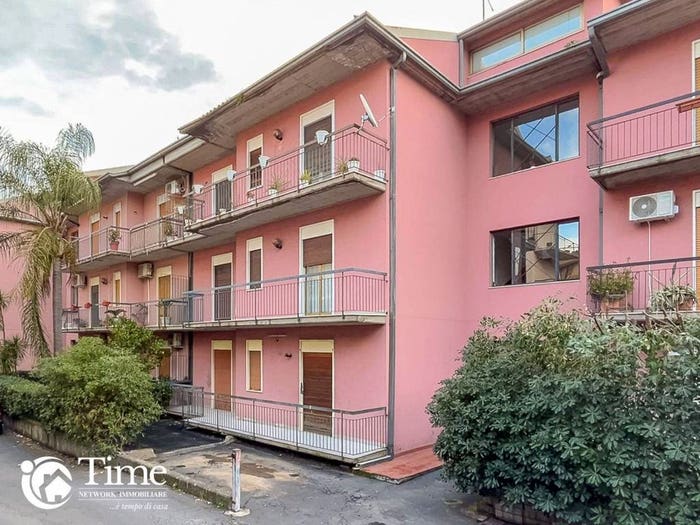 Appartamento trilocale in vendita in Via Vittorio Emanuele, Centro, Aci Catena