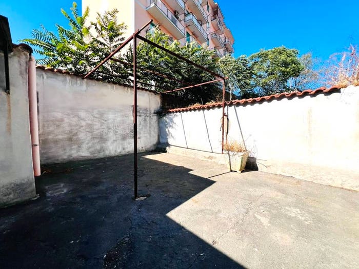 Appartamento trilocale in vendita in Via Luigi Martucci, Barra, Napoli