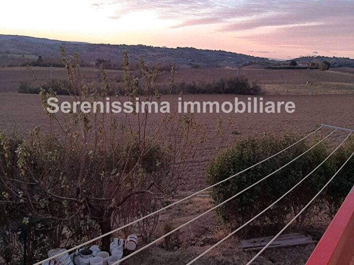 Appartamento con 6 locali in vendita in Mombaroccio