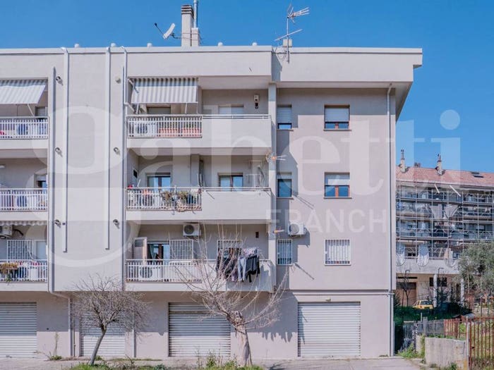 Appartamento con 6 locali in vendita in Via Milano, Andreotta, Castrolibero
