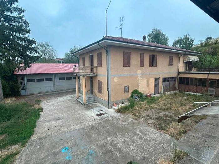 Casa con 6 locali in vendita in Borgata Biarella, Dogliani