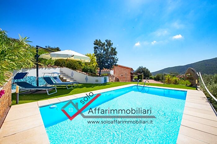 Casa con 5 locali in vendita in Olbia