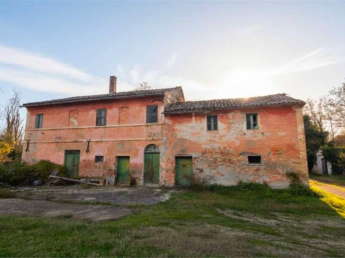 Casa con 6 locali in vendita in via della Chiusa, Ostra