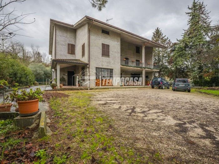 Casa con 6 locali in vendita in Via dell'Artigianato, Centro, Petriolo
