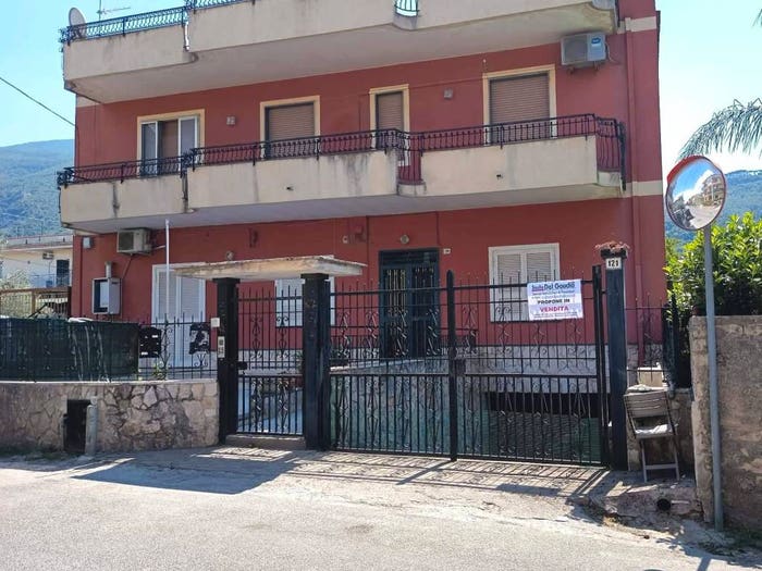 Appartamento con 6 locali in vendita in Via Santa Maria la Carità, Sant'Antonio Abate