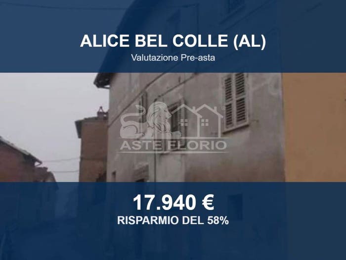 Casa con 6 locali in vendita in Via Saracco, Centro, Alice Bel Colle