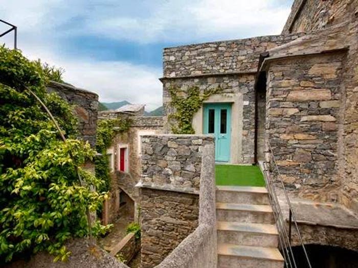 Appartamento quadrilocale in vendita in Via Caruggi Du Ferrai Colletta, Castelbianco