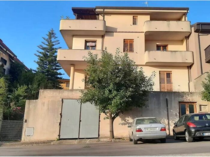 Appartamento con 5 locali in vendita in Via Aldo Capitini, Polistena