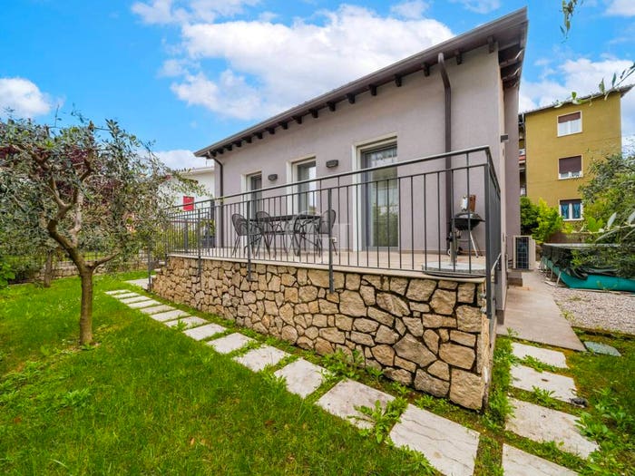 Casa quadrilocale in vendita in Via Monsurei, Centro, Bardolino
