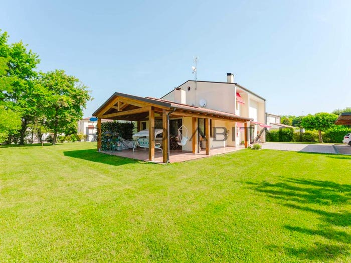 Casa con 6 locali in vendita in Via San Lorenzo, Campomolino, Gaiarine